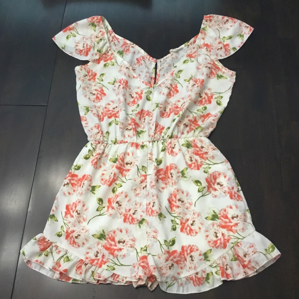 UO Pins And Needles Floral Romper Size M NWOT - Picture 10 of 16